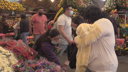 Caída de contagios inyecta de recuperación a Día de las Madres de México
