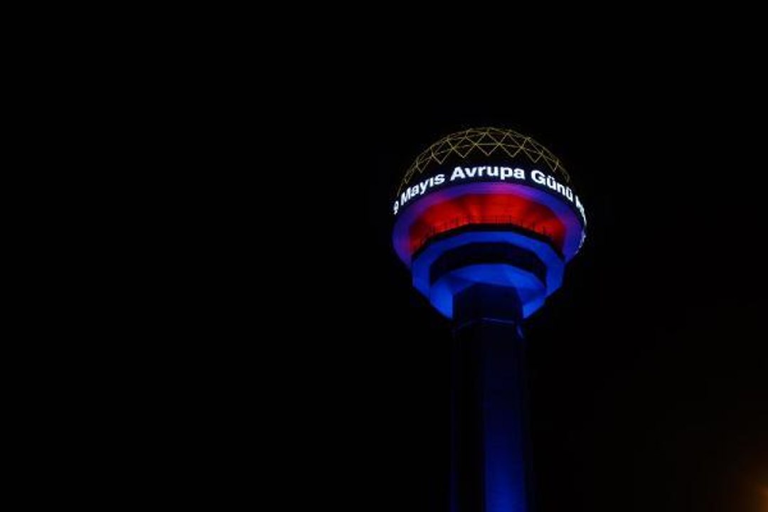 ANKARA'NIN SİMGELERİ, '9 MAYIS AVRUPA GÜNÜ' İÇİN SÜSLENDİ