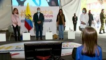 Duque dialoga con jóvenes en medio de protestas en Colombia, cuya violencia preocupa al papa