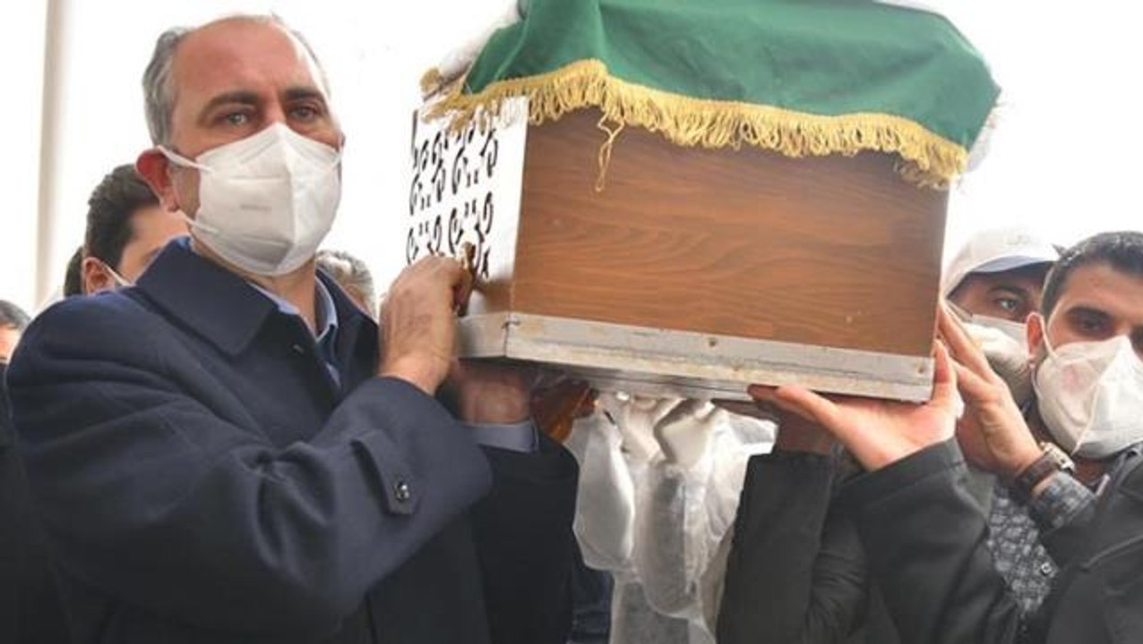Bakan olsan da değişmiyor! Annesini geçen ay kaybeden Abdulhamit Gül'den duygusal Anneler Günü paylaşımı