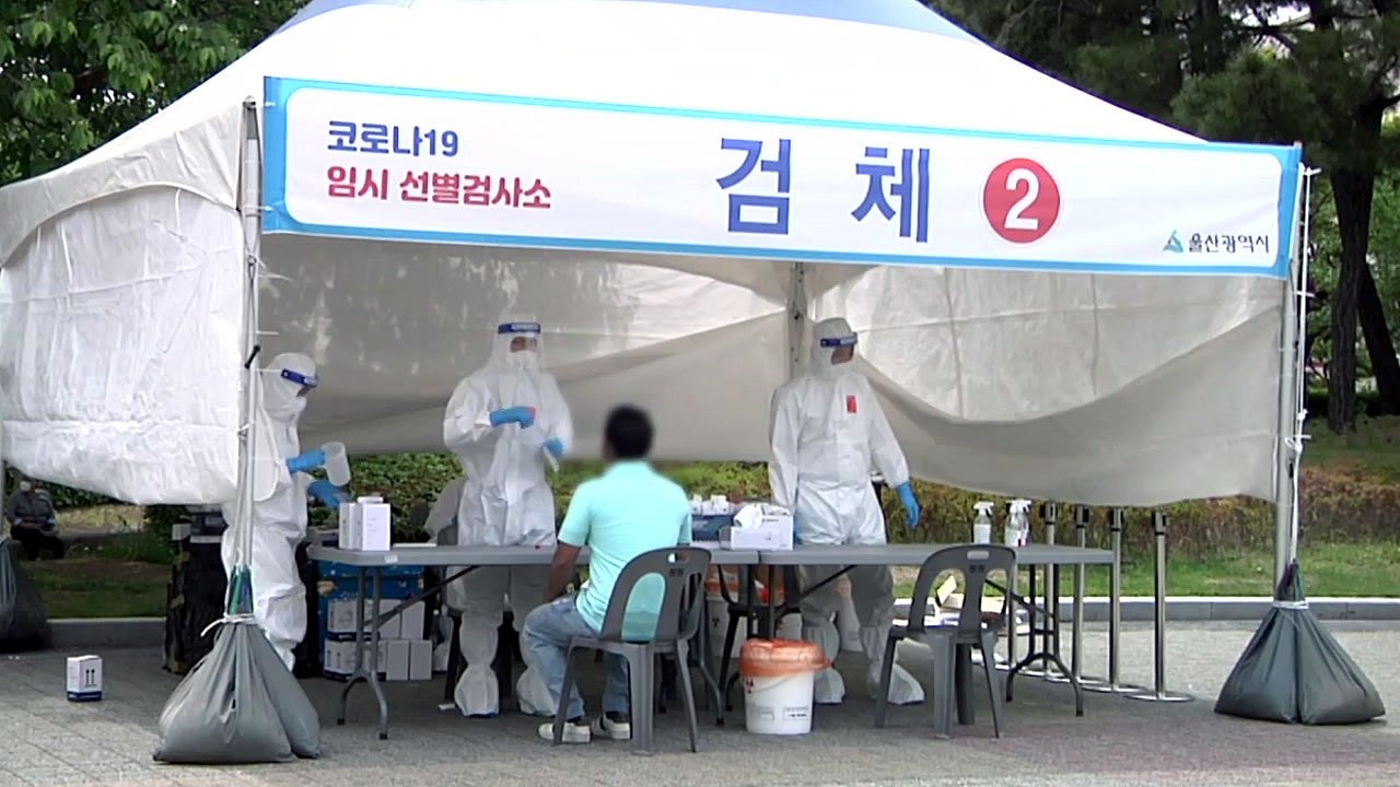 [뉴스라이브] 휴일 영향 1주일 만에 400명대...65∼69세 접종 예약 / YTN