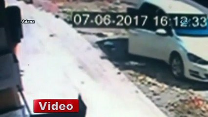 Bujiyle otomobilin camını kırıp paraları çaldı