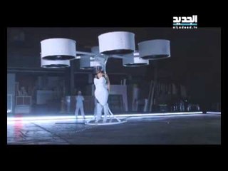 ليدي غاغا تطير في فستان طائر - دارين شاهين