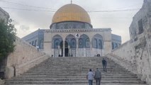 Filistinliler, fanatik Yahudilerin baskınını önlemek için Mescid-i Aksa'da nöbet tutuyor
