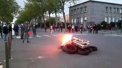 Devant la sous-préfecture de Lorient avec les salariés de la Fonderie de Bretagne