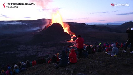 L'éruption se transforme en immenses geysers de lave visibles depuis Reykjavik