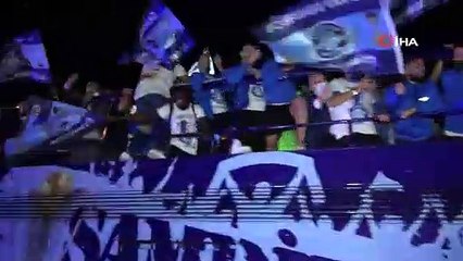 Adana Demirspor, üstü açık otobüsle kentte şampiyonluk turu attı