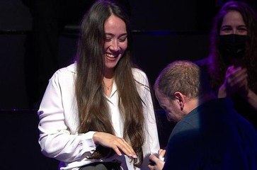 Kim Milyoner Olmak İster'de romantik anlar! Yarışmacı, sevgilisine evlilik teklifi etti
