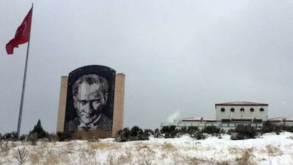 Üniversitede, rüzgardan zarar gördü denilerek kaldırılan Atatürk heykeli hala yerine konmadı