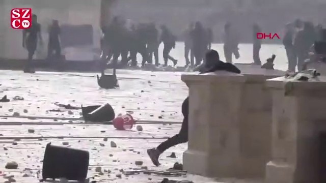 İsrail güçleri, Mescid-i Aksa'da nöbet tutan Filistinlilere saldırdı