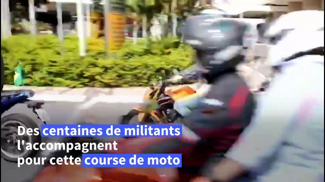 Brésil: Bolsonaro mène un défilé de motos en pleine pandémie