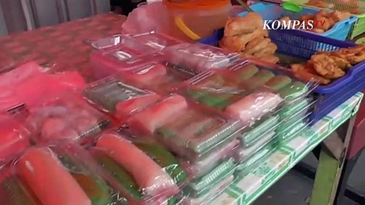 Pisang Ijo & Dadar, Menu Andalan Berbuka Puasa Warga Makassar
