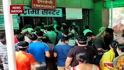 Lockdown: गाजियाबाद में वैक्सीन सेंटर पर उमड़ी भारी भीड़, लॉकडाउन की उड़ाई धज्जियां