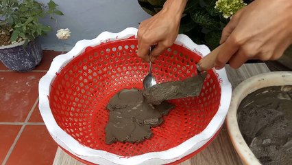 This is how I make a flower pot out of cement