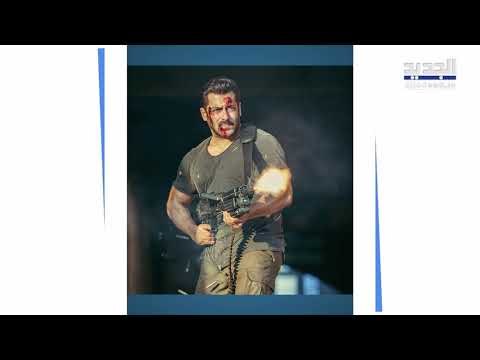 سلمان خان يعتدي على معجب حاول التقاط صورة معه والجمهور غاضب بشدة