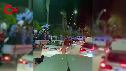 Şampiyon Adana Demirspor, gece şehir turu attı