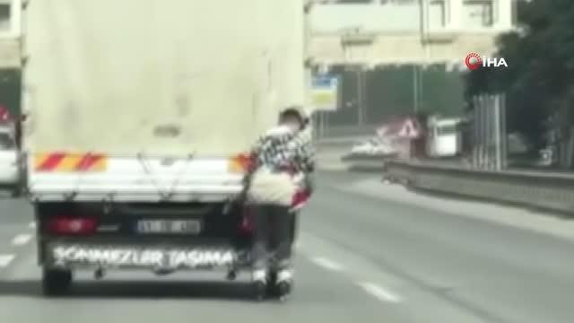 Son dakika haberleri... Patenli genç D-100'de ölüme meydan okudu...Tehlikeli yolculuk kamerada