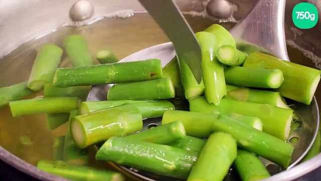 Tartines de chèvre frais au pesto d’asperges et pointes d’asperges