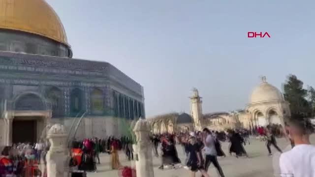 İsrail güçleri, Mescid-i Aksa'da nöbet tutan Filistinlilere saldırdı