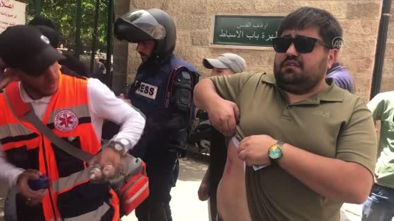 Son dakika haberleri! AA'nın Kudüs Muhabiri, İsrail polisinin Mescid-i Aksa'daki müdahalesinde yaralandı