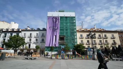 Vitalinea desafía a sus haters y lanza su nueva campaña con Najwa Nimri