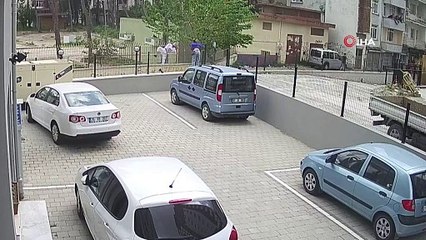 Yer Adana; cep telefonunu çalan kapkaççıyı böyle kovaladı