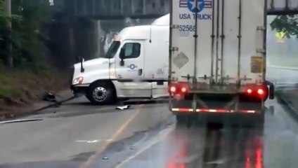 Acemi TIR şoförü bakın ne yaptı!