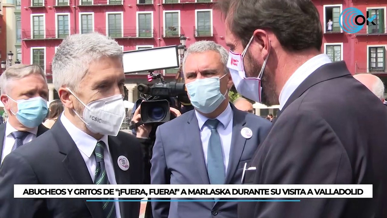 Abucheos y gritos de "¡fuera, fuera!" a Marlaska durante su visita a Valladolid