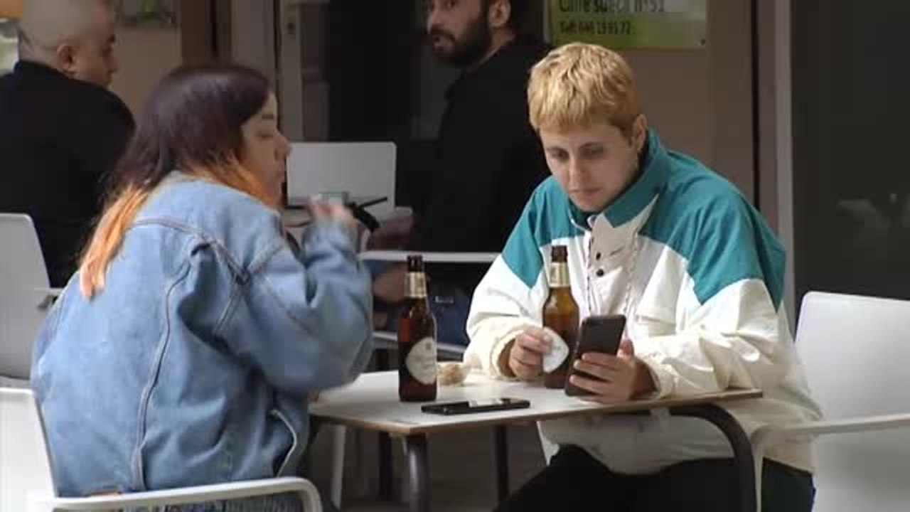 Bares y restaurantes acogen con alivio el fin del estado de alarma