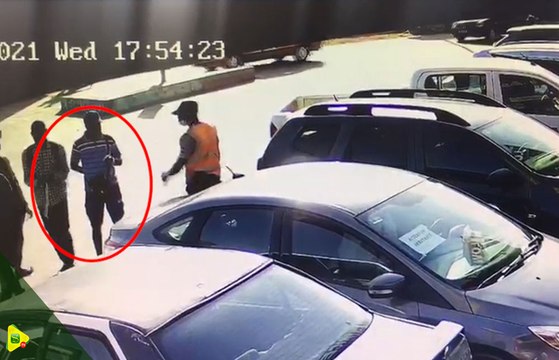 Kawteef filmé par une caméra de surveillance, regardez ce voleur dérober un sac