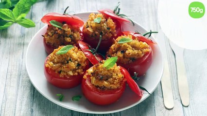 Video herunterladen: Tomates farcies au quinoa, raisins secs et amandes