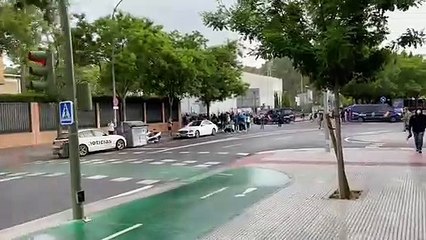 Recibimiento de los hinchas del Betis antes del duelo contra el Granada (1/2)