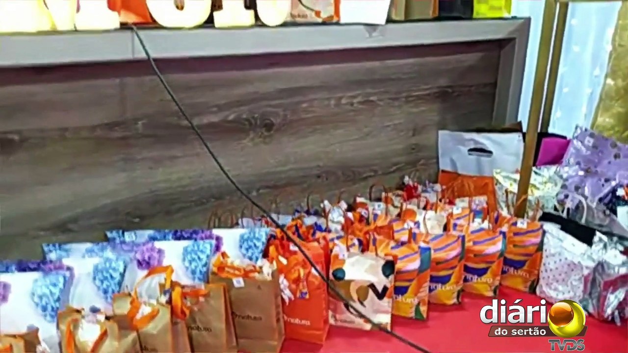 VÍDEO: Prefeitura de Monte Horebe celebra 'Dia das Mães' com música, sorteio de brindes e homenagens