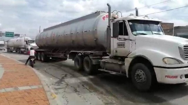 Bloqueos en Sogamoso retienen más de 200 mil galones de combustible