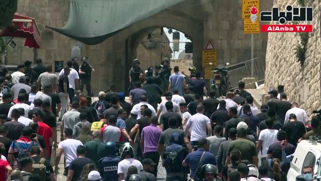 تجدد المواجهات في باحات المسجد الأقصى وإطلاق صواريخ من غزة في اتجاه اسرائيل