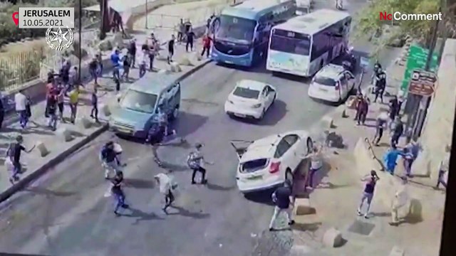 Водитель пытался увернуться от камней и врезался в палестинца