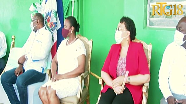 Premyè dam Martine Moïse patisipe nan inogirasyon yon sant sante nan 1è seksyon bwa nèf, St-Raphaël