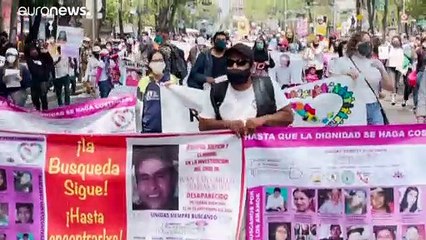 Télécharger la video: Las madres mexicanas exigen justicia por los miles de desaparecidos