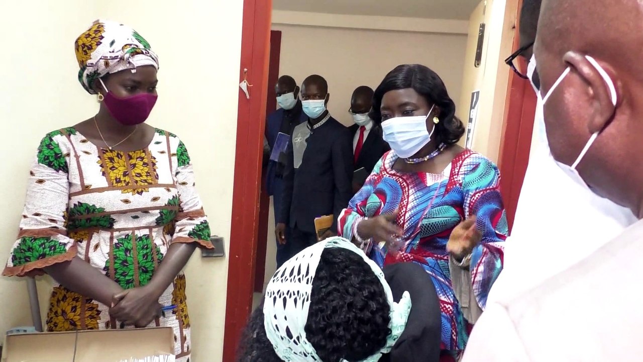 Examen de fin d'année: La ministre Mariatou Koné s'enquiert du bon déroulement des préparatifs