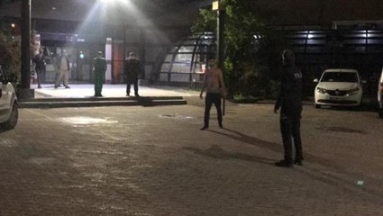 Yarı çıplak halde hastaneden kaçan psikiyatri hastası ekipleri harekete geçirdi