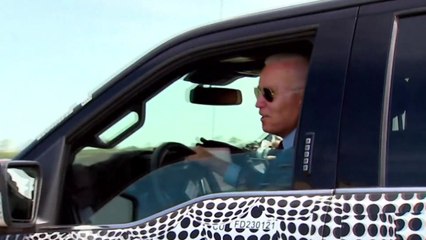 전기차 시승 바이든 "중국이 이기게 놔두지 않을 것" / YTN