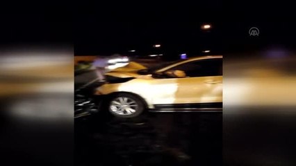 Kamyonet ile otomobil çarpıştı: 1 ölü, 4 yaralı