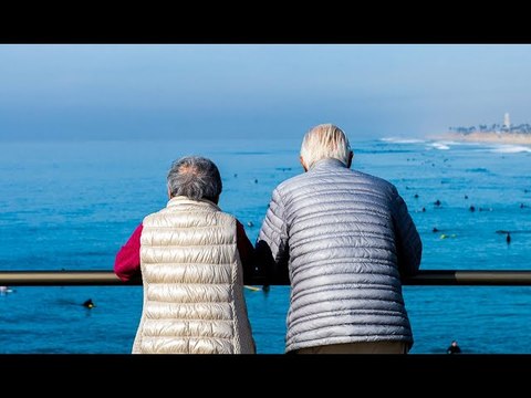 Senior Living Trouble managing money may be an early sign of dementia | Moon TV News