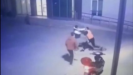 Son dakika haberi... ESENYURT'TA SİTEDE KISITLAMA KAVGASI KAMERADA