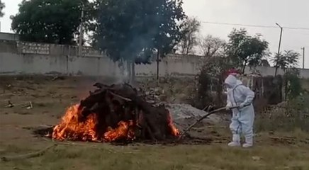 SIKAR : 5 घंटे तक कोई मददगार नहीं आया तो तहसीलदार रजनी यादव ने किया महिला का अंतिम संस्कार