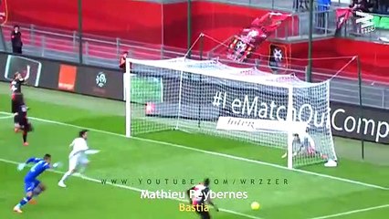 Kalecilerin çaresiz kaldığı anlarda imdada yetişen futbolcular