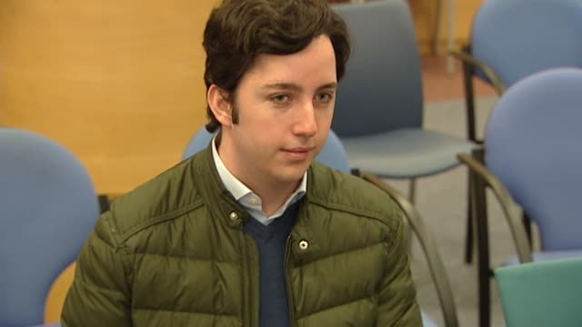 El 'pequeño Nicolás' se sienta en el banquillo