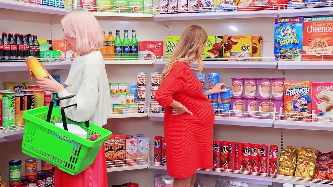 I’M Pregnant! Awkward Pregnant Situations!