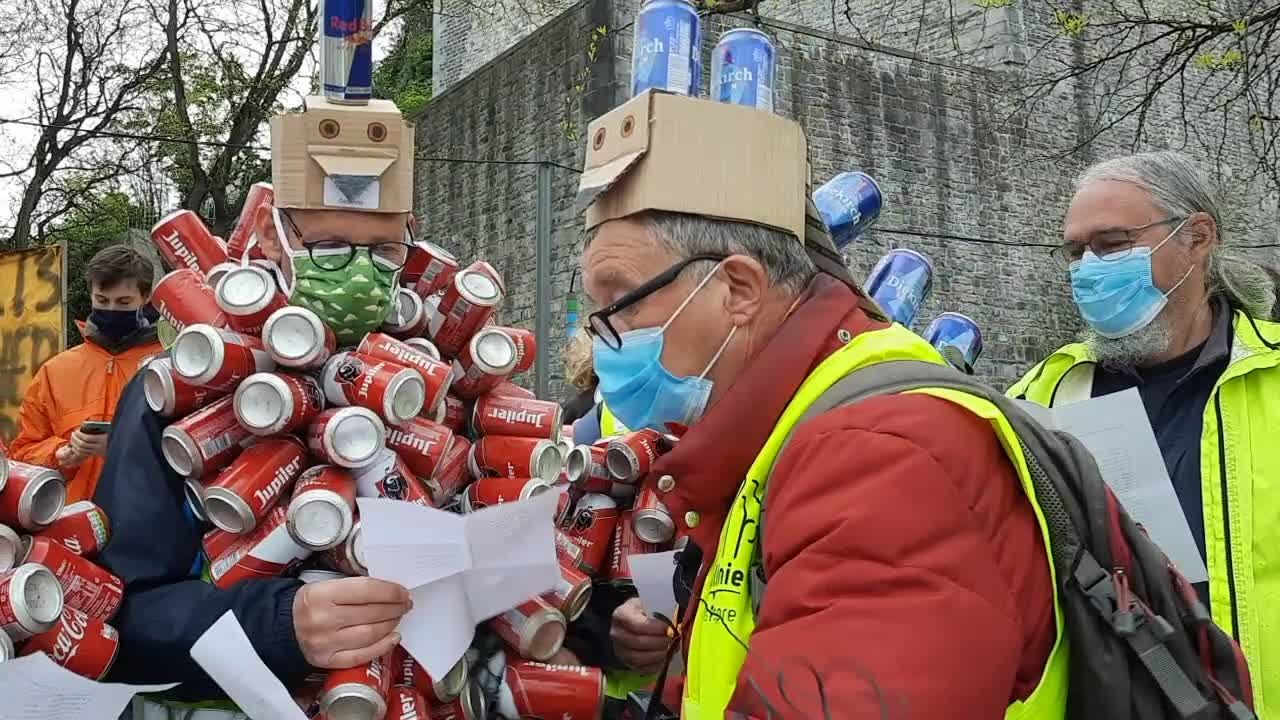 Manifestation des ambassadeurs de la propreté et des agriculteurs devant le Parlement wallon à Namur