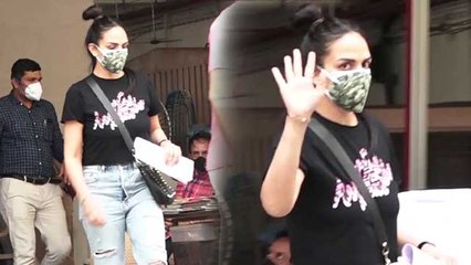 Esha Deol लगवाने पहुंची Covid वैक्सीन की पहली डोज़, ऐसे हुई स्पॉट ; Watch Video | FilmiBeat